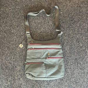 BRAND NEW Travelon- army green with red zippers (7Pockets + inside)